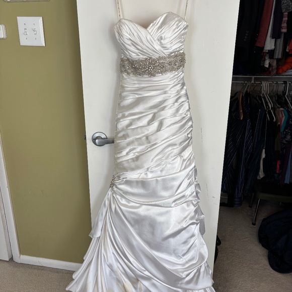 Wedding Dress - Picture 1 of 12